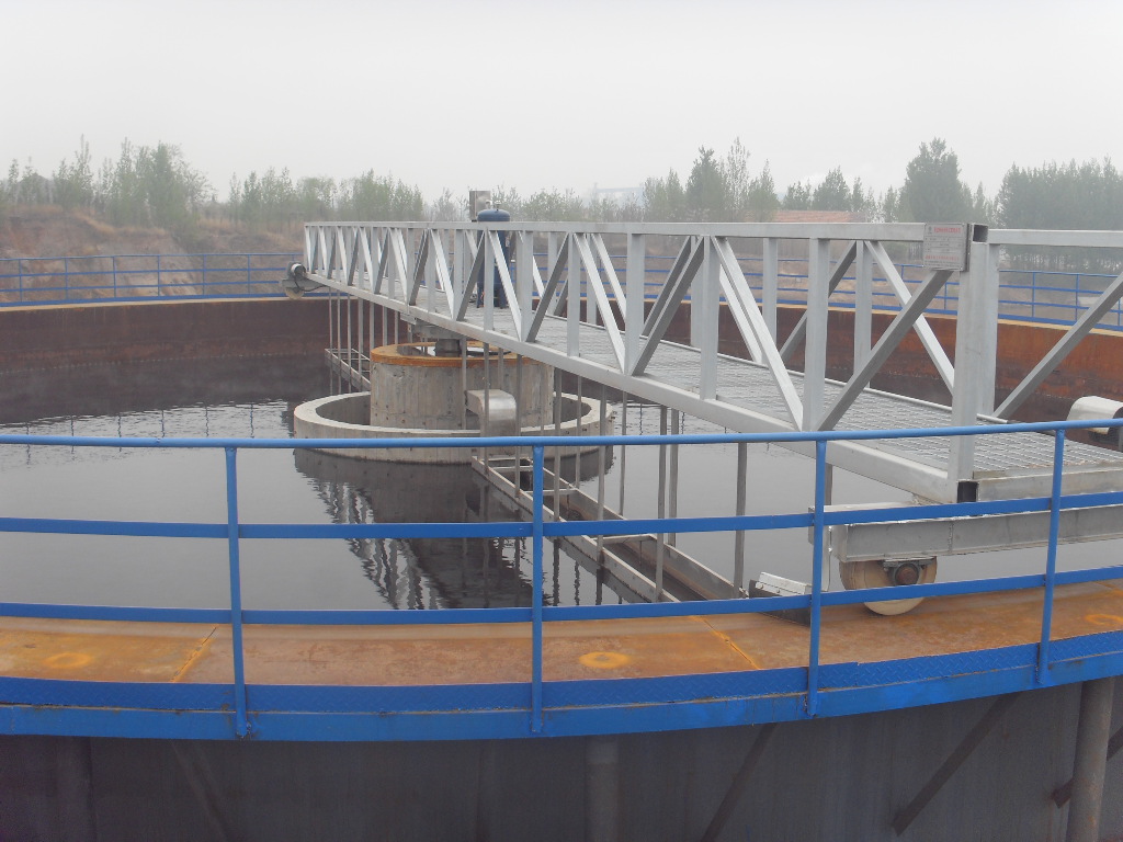 地衛(wèi)環(huán)保刮吸泥機——節(jié)能環(huán)保，高效凈化水質(zhì)